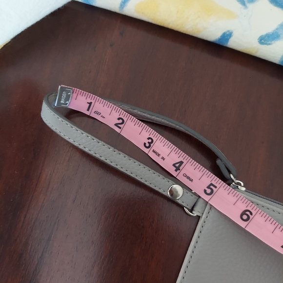 NWOT Nine West Gray Wristlet - Picture 16 of 17